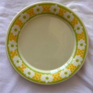 Vintage Franciscan 1970s Daisy Earthenware plate